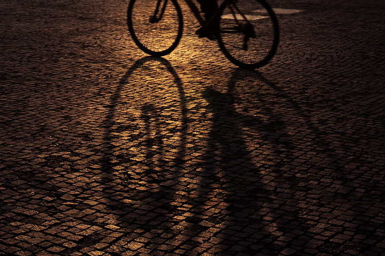 A photobloggers' clichÃ©: Bike shadows